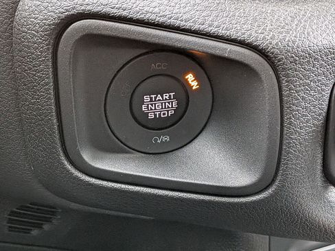 New 2025 Jeep Gladiator Sport image 19