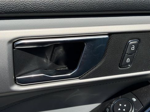 Used 2021 Ford Explorer XLT w/ Equipment Group 202A image 8