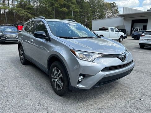 Used 2018 Toyota RAV4 LE image 1