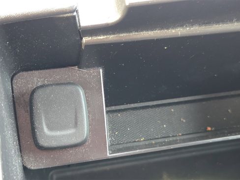 Used 2019 GMC Yukon XL SLT image 32