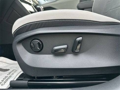 New 2026 Volkswagen Taos SE image 13