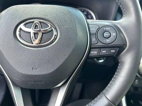 Used 2022 Toyota RAV4 XLE Premium AWD/4WD image 19