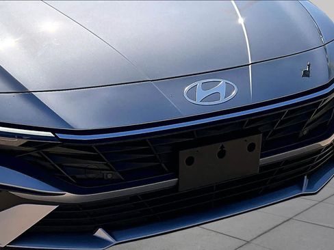 Used 2026 Hyundai Elantra SE FWD image 28