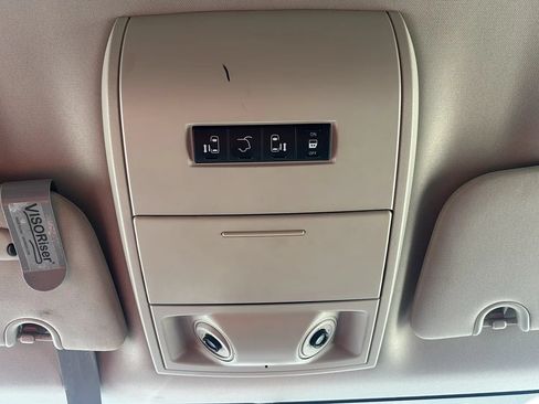Used 2016 Chrysler Town & Country Touring w/ Driver Convenience Group FWD image 25