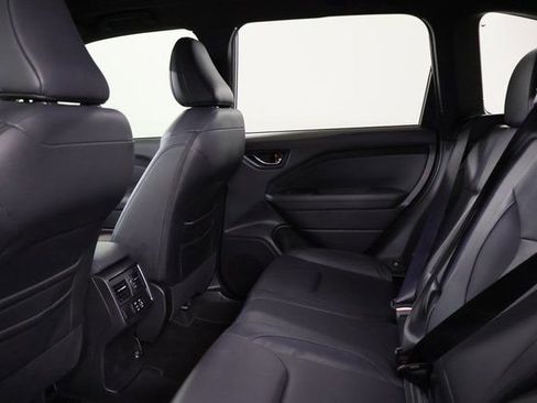 Certified 2025 Subaru Forester Limited image 30