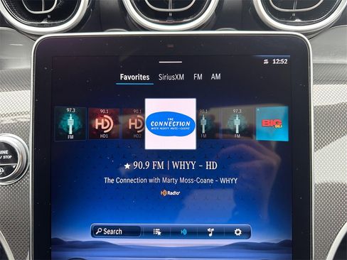 Used 2024 Mercedes-Benz GLC 300 4MATIC image 16