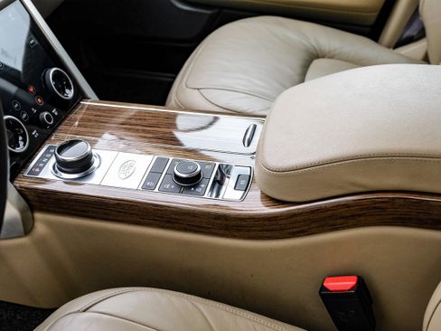 Used 2019 Land Rover Range Rover image 24
