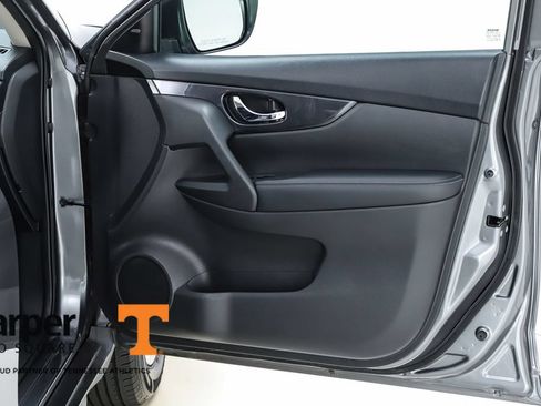 Used 2019 Nissan Rogue SV FWD image 32