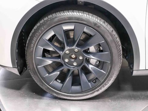 Used 2023 Tesla Model Y Long Range AWD/4WD image 10