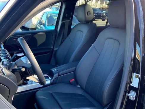 Used 2025 Mercedes-Benz GLB 250 4MATIC image 6