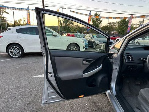 Used 2014 Toyota Prius Plug-In Hybrid image 11