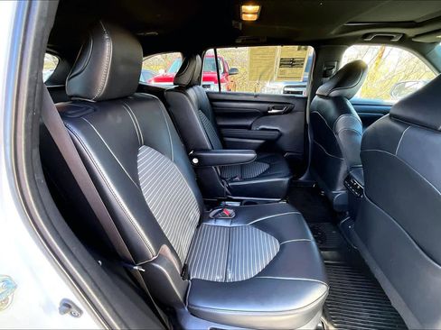 Used 2023 Toyota Highlander XSE AWD/4WD image 19