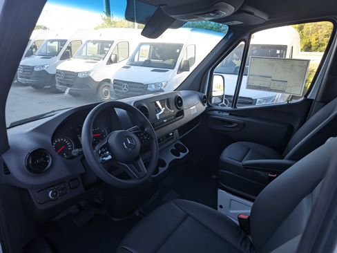 New 2024 Mercedes-Benz Sprinter 2500 w/ Acoustic Package image 10