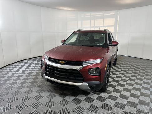 Used 2023 Chevrolet TrailBlazer LT w/ Convenience Package image 2