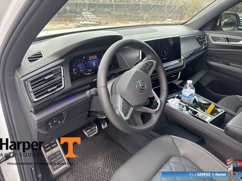 Used 2025 Volkswagen Atlas Cross Sport SEL Premium R-Line image 14