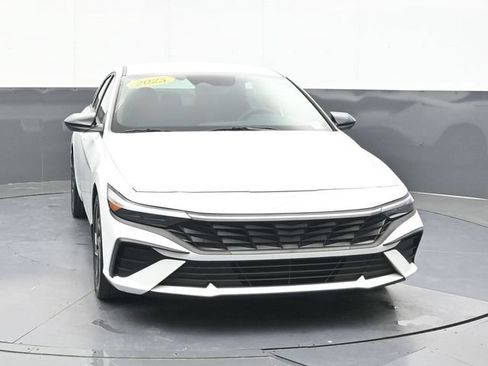 Used 2025 Hyundai Elantra Sport FWD image 21