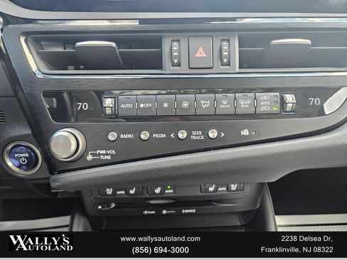 Used 2022 Lexus ES 300h w/ Premium Package image 27