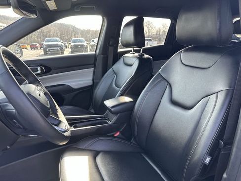 Used 2024 Jeep Compass Limited image 15