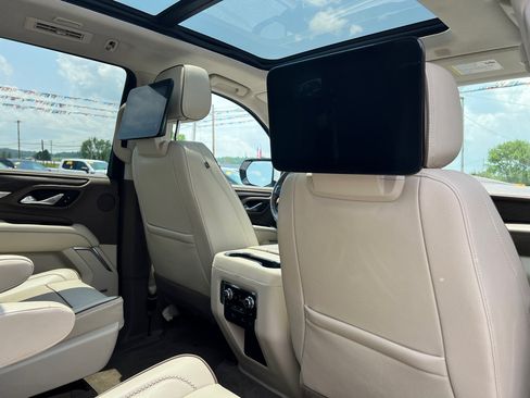 Used 2021 GMC Yukon Denali w/ Denali Premium Package image 29