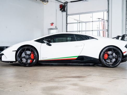Used 2018 Lamborghini Huracan Performante image 8