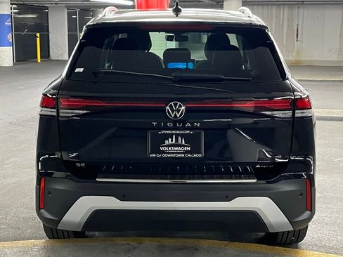 New 2025 Volkswagen Tiguan SE image 32