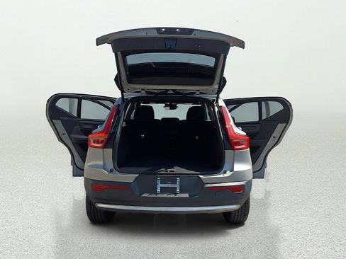 Used 2023 Volvo XC40 B5 Core AWD/4WD image 14
