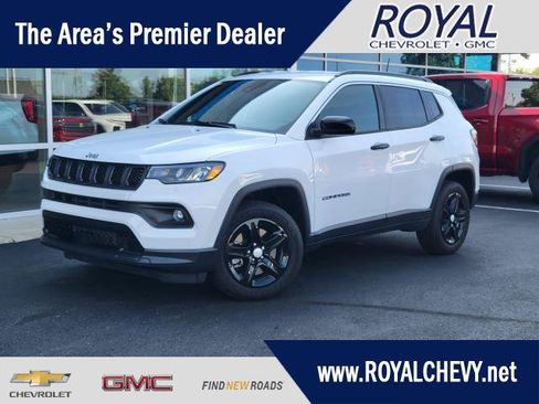 Used 2023 Jeep Compass Latitude w/ Convenience Group AWD/4WD image 1