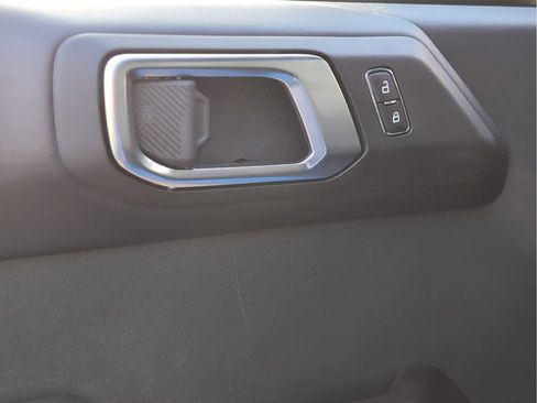 Used 2024 Ford Bronco Badlands image 11