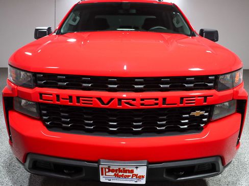 Used 2020 Chevrolet Silverado 1500 Custom w/ Custom Value Package image 4