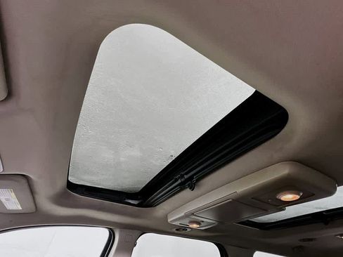 Used 2012 GMC Acadia SLE image 32