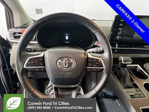 Used 2022 Toyota Sienna XLE image 7
