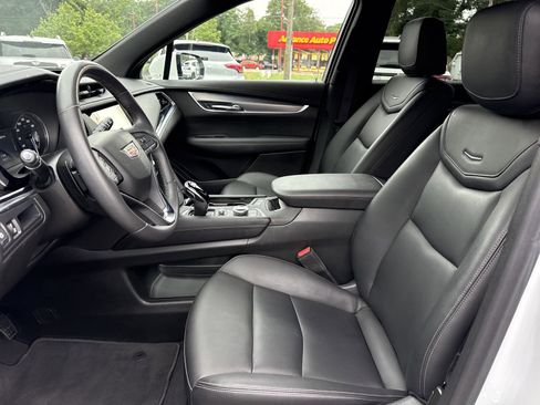 Used 2024 Cadillac XT6 Luxury FWD image 9