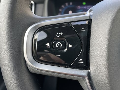 Used 2025 Volvo XC90 B6 Plus image 44