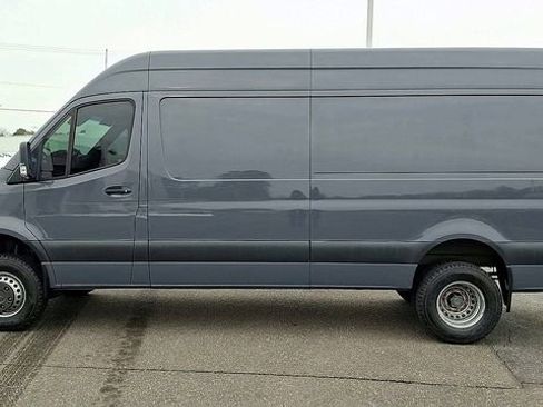 Used 2021 Mercedes-Benz Sprinter 3500 image 5