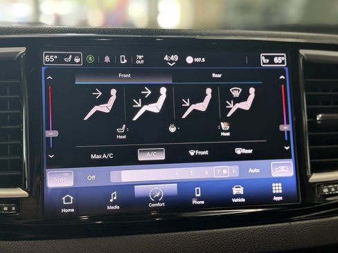 Used 2023 Chrysler Pacifica Touring-L FWD image 39