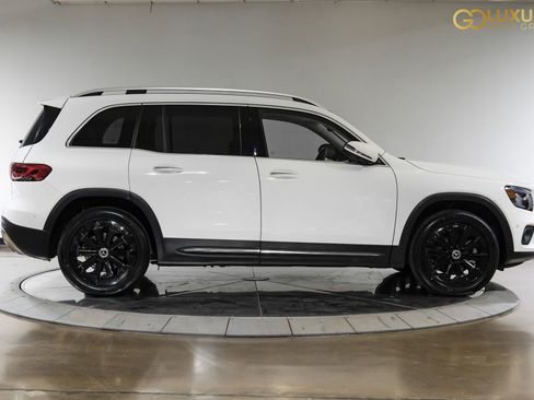 Used 2023 Mercedes-Benz GLB 250 w/ Premium Package image 9