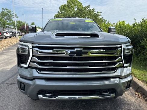 Used 2025 Chevrolet Silverado 2500 High Country w/ High Country Premium Package AWD/4WD image 2