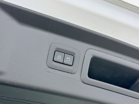 Used 2025 MAZDA CX-50 AWD 2.5 Hybrid w/ Premium Pkg image 32