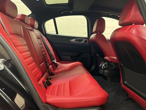 Used 2024 Alfa Romeo Giulia Veloce AWD/4WD image 9