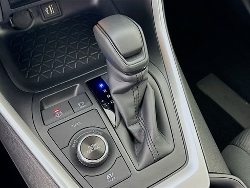 Used 2025 Toyota RAV4 XLE image 24