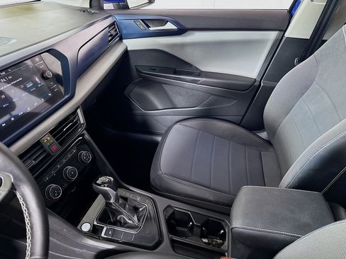 Used 2023 Volkswagen Taos SE w/ Panoramic Sunroof Package FWD image 25