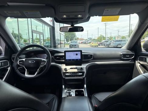 Used 2023 Ford Explorer XLT w/ Equipment Group 202A AWD/4WD image 12