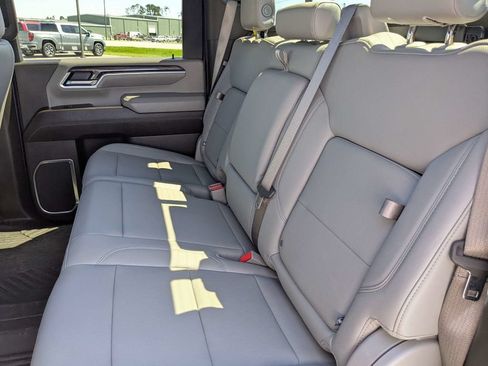Used 2025 Chevrolet Silverado 2500 LTZ w/ LTZ Premium Package AWD/4WD image 14