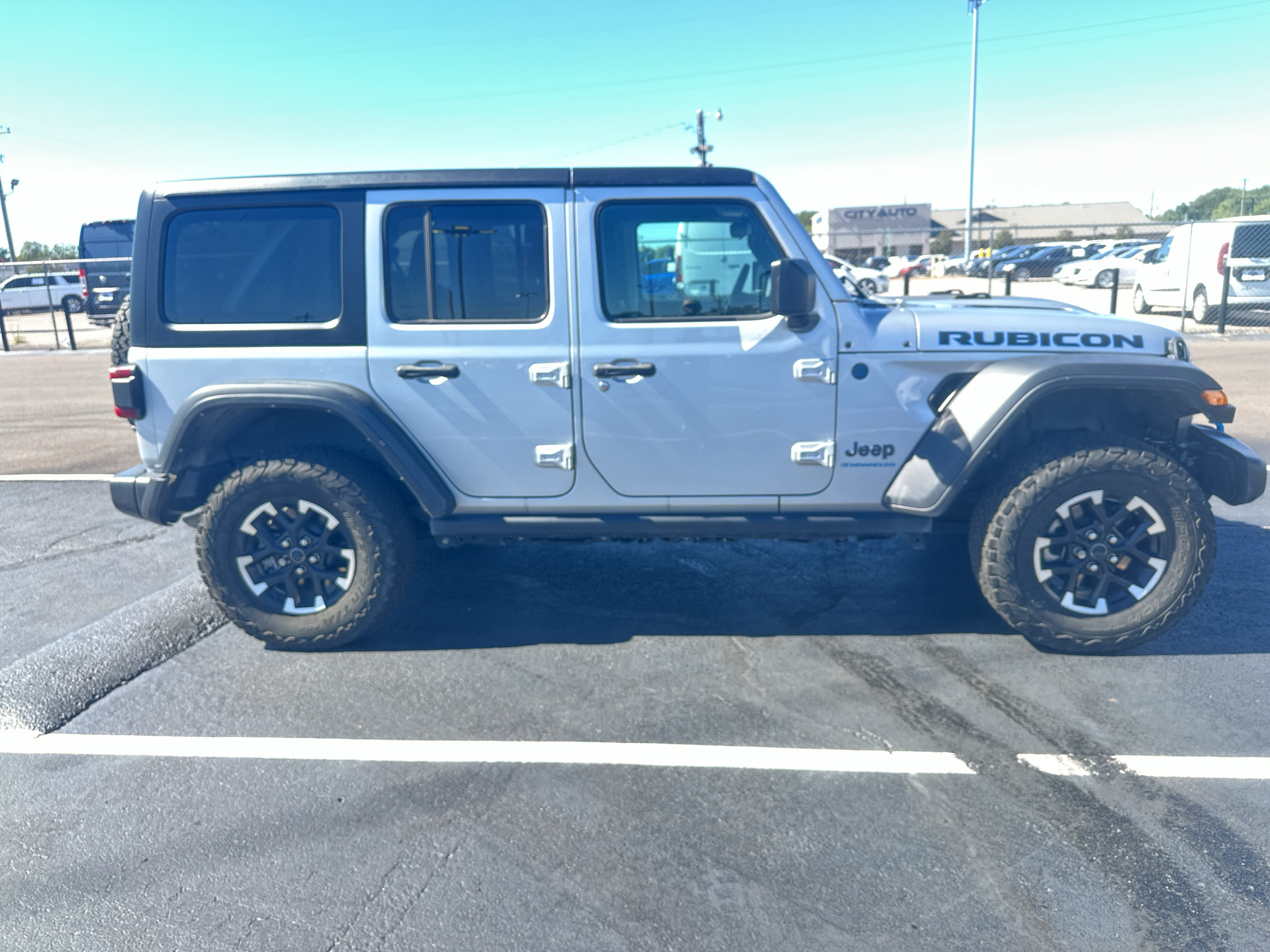 Used 2024 Jeep Wrangler Unlimited Rubicon 4xe w/ Convenience Group AWD/4WD image 4