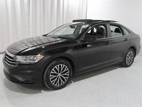 Used 2019 Volkswagen Jetta SE image 3