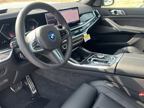New 2026 BMW X5 xDrive50e w/ M Sport Package image 9