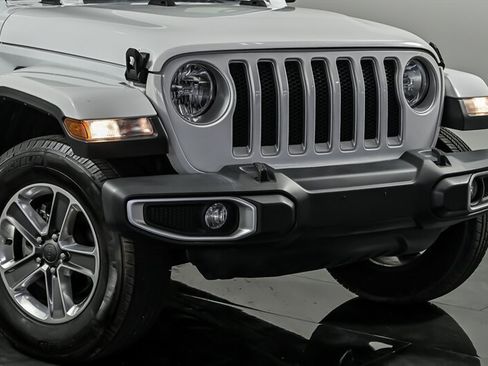 Used 2020 Jeep Wrangler Unlimited Sahara AWD/4WD image 2