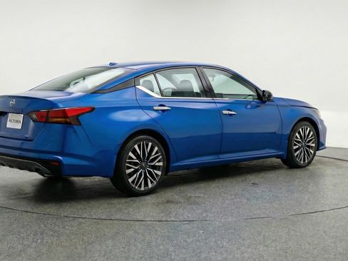 Used 2025 Nissan Altima 2.5 SV image 9