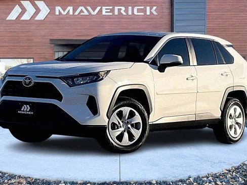 Used 2022 Toyota RAV4 LE image 3