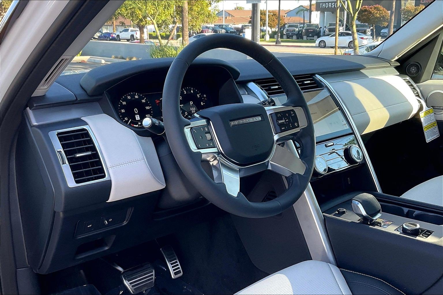 New 2026 Land Rover Discovery Limited Edition AWD/4WD image 12